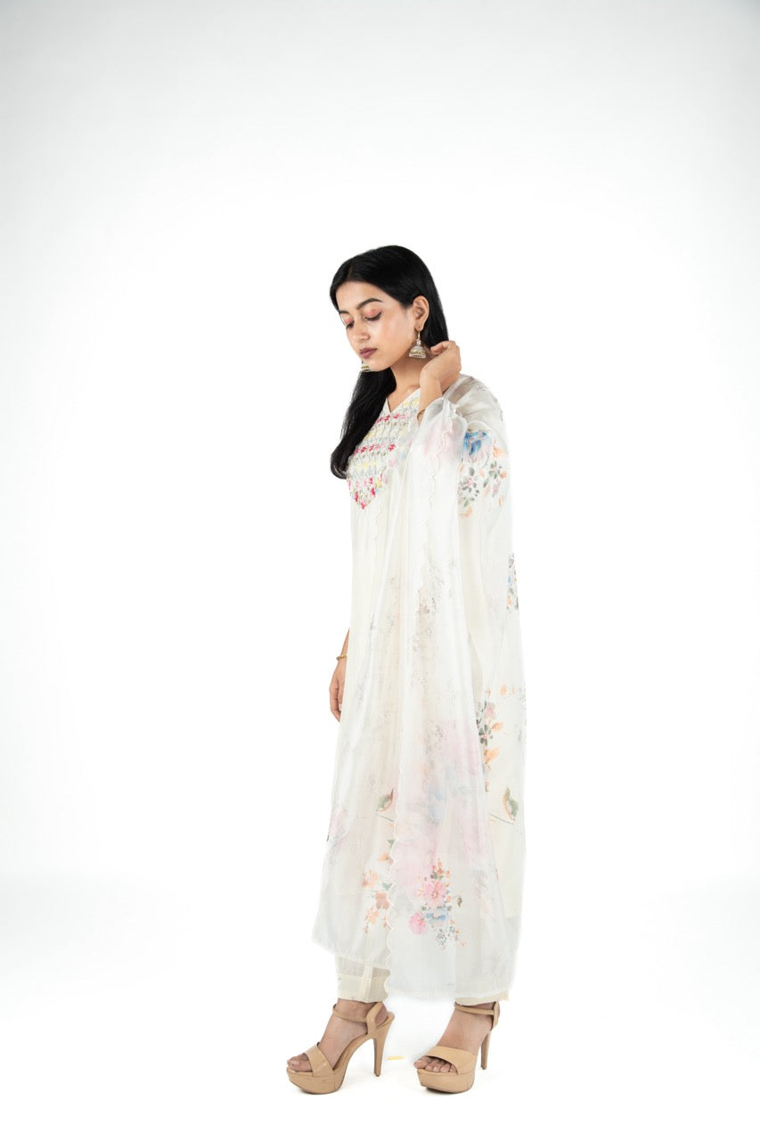 Thread Embroidery Cut Dana Muslin Full Suit with Floral Organza Dupatta Suit